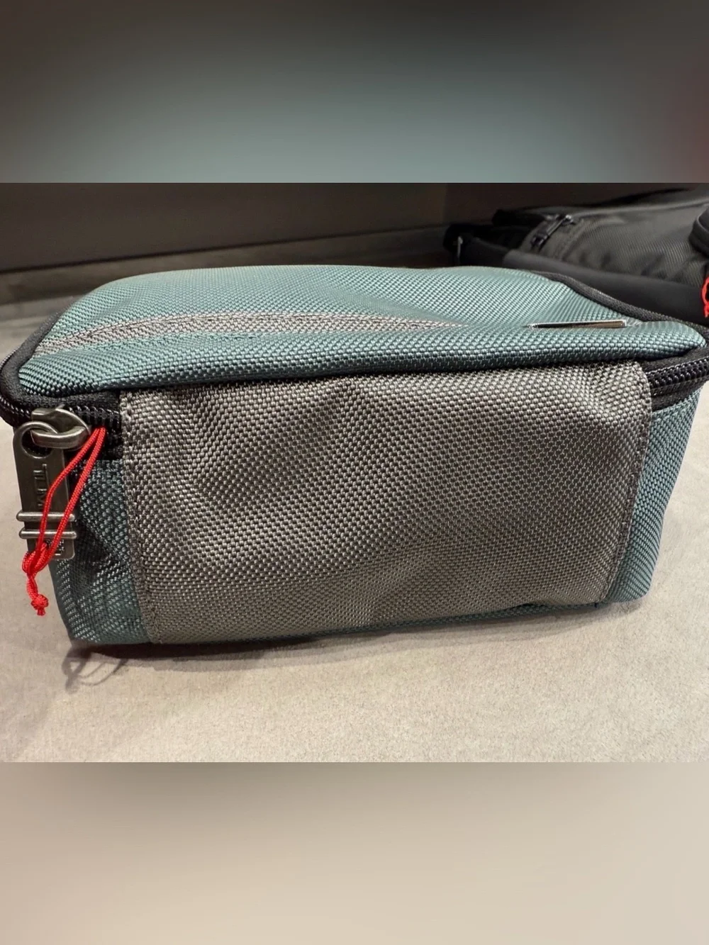 NEW TUMI Zippered CUBE TRAVEL POUCH - Cosmetic Bag - DARK OPAL GREEN